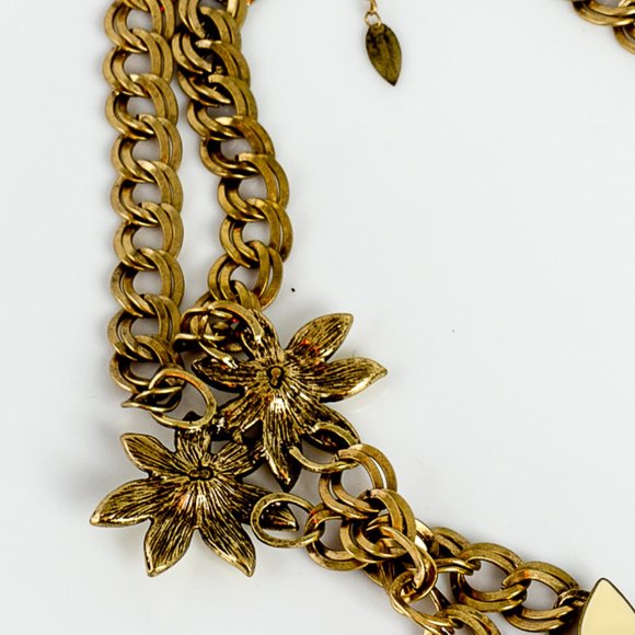 Large statement daisy necklace - Picture 3 of 3